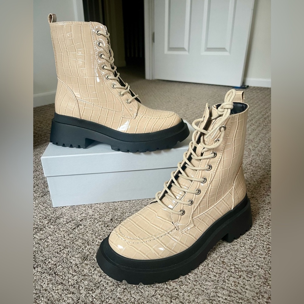 🆕 Topshop ‘Kara’ Croc-Embossed Combat Boots sz. 9/40